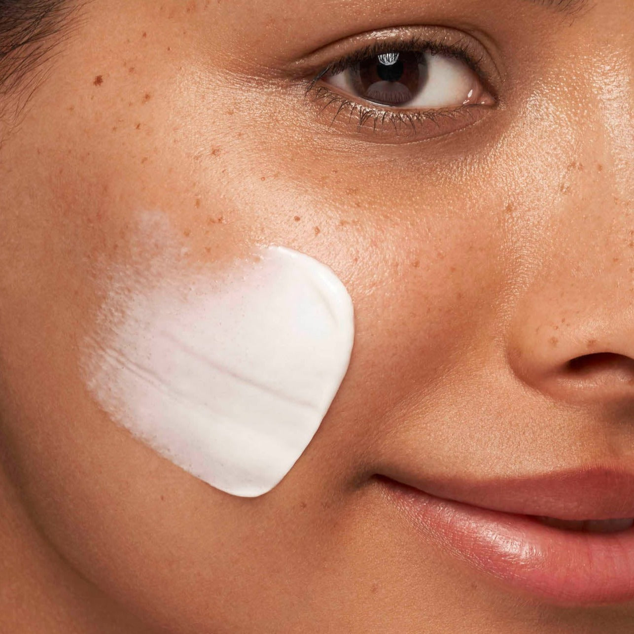 Dream Young - Smoothing Radiance Day and Night Cream